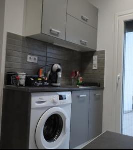 Kuchyň nebo kuchyňský kout v ubytování Ariadni Apartment Cozy Escape