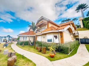 Pousada Ville Le Mont - Campos do Jordao外面的花园
