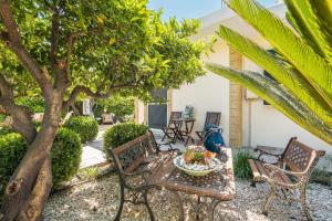 Κήπος έξω από το Villa di Lucia