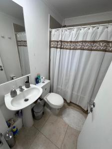 Et badeværelse på Hermosa Casa en Colina