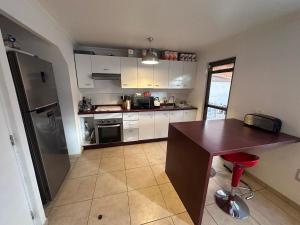 Køkken eller tekøkken på Hermosa Casa en Colina + 4 billeder