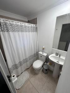 Et badeværelse på Hermosa Casa en Colina