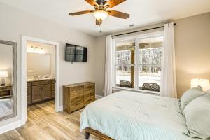 a bedroom with a bed and a mirror at 4 Mi to Marina and Boat Ramp Lake Murray Getaway! in Chapin