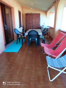 a room with chairs and a table and a table at VIA BOCCACCIO 16 in Budoni