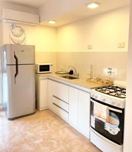 a kitchen with a refrigerator and a sink at Nisen Temporarios in La Plata