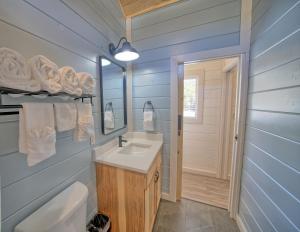 Dudley Creek RV Resort的一间浴室