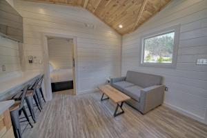 Dudley Creek RV Resort的休息区