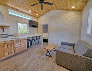 Dudley Creek RV Resort的休息区