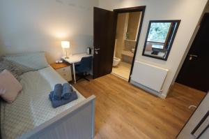 TV a/nebo společenská místnost v ubytování 1-bedroom business hub easy life