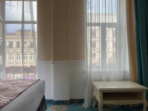 Posteľ alebo postele v izbe v ubytovaní Royal Grand Hotel