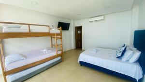 Postel nebo postele na pokoji v ubytování Grand cove hotel