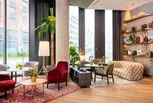 O zonă de relaxare la Radisson Blu Hotel at Porsche Design Tower Stuttgart