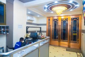 Επισκέπτες που μένουν στο Eden palace