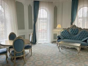 Posedenie v ubytovaní Royal Grand Hotel