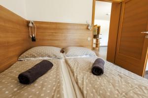 Posteľ alebo postele v izbe v ubytovaní Jacht Apartmanok