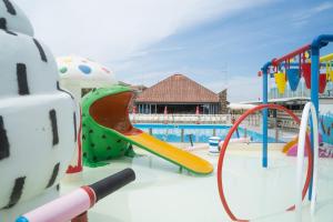 Bazén v ubytování Hotel Marilinda nebo v jeho okolí