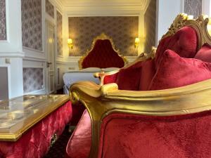 Posedenie v ubytovaní Royal Grand Hotel