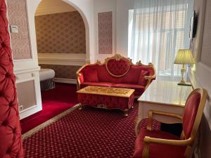 Posedenie v ubytovaní Royal Grand Hotel