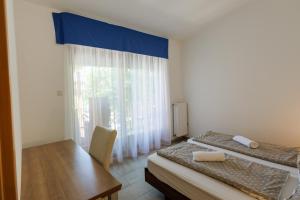 Posteľ alebo postele v izbe v ubytovaní Jacht Apartmanok
