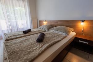 Posteľ alebo postele v izbe v ubytovaní Jacht Apartmanok