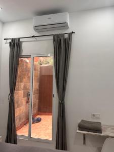 Fotografia z galérie ubytovania Apartamento en Planta Baja Cerca de la Playa en Badalona v destinácii Badalona
