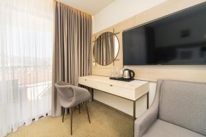 TV a/nebo společenská místnost v ubytování Hotel Pima Budva