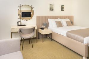 Postel nebo postele na pokoji v ubytování Hotel Pima Budva