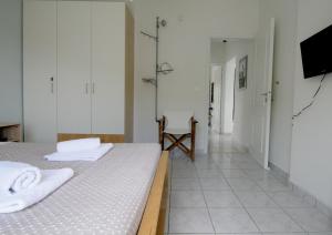 Televisyen dan/atau pusat hiburan di Ostria Seaside House +30 gambar