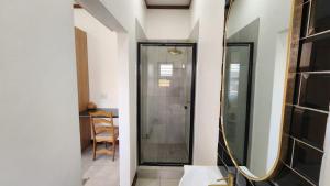 Koupelna v ubytování Exclusive Stay in Secure Estate