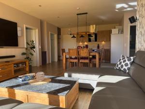 Posezení v ubytování Ferienhaus-Maxe-Wohnung-Hannah