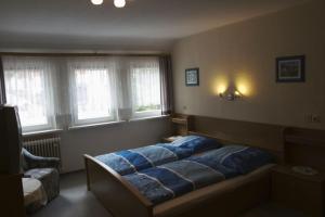 Un pat sau paturi într-o cameră la Pension Volkert