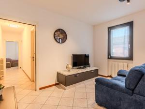TV a/nebo společenská místnost v ubytování Apartment Jai Jai by Interhome + 14 fotografií