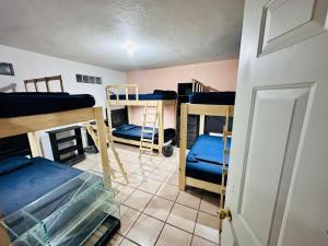 Φωτογραφία από το άλμπουμ του Suite XXL #5 Cerca auto. Mex-Qro. σε Cuautitlan Izcalli