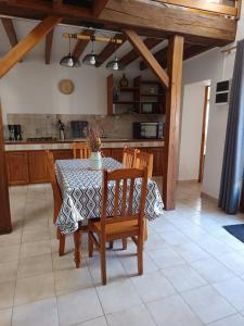 Dapur atau dapur kecil di Gite N 4 du Bas Coudreau +23 gambar
