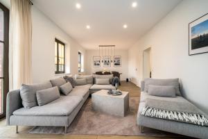 a living room with a couch and a table at Ferienhaus Lake Residence Müritz in Rechlin