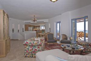 SorosにあるNiovi Antiparos Luxury Villasのギャラリーの写真