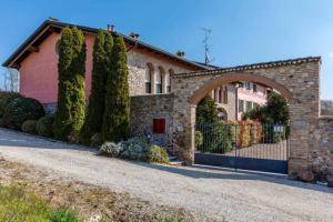 Το κτήριο όπου στεγάζεται  το διαμέρισμα