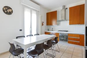 Dapur atau dapur kecil di Coki's Home Free Parking and WiFi