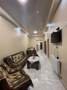 TV a/nebo společenská místnost v ubytování Kolkha - 1Kolkheti street