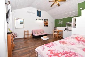 Kuchyňa alebo kuchynka v ubytovaní Studio Apartments SKORIC Opatija Volosko