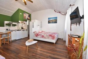 Kuchyňa alebo kuchynka v ubytovaní Studio Apartments SKORIC Opatija Volosko