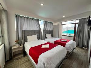 Rúm í herbergi á HAYLLI QOSQO Hotel Inn