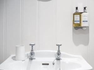 Et badeværelse på 9 Chapel Street + 5 billeder