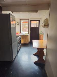 Kuchyň nebo kuchyňský kout v ubytování Hostal Esquina 601 Carampangue