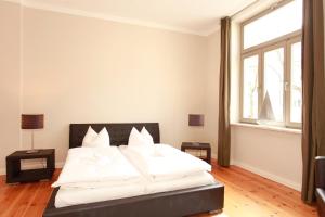 เตียงในห้องที่ Ferienwohnung Warnemünde in der Stadtvilla L (TD)