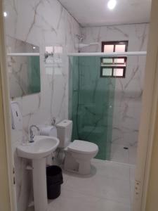 Bilik mandi di Leisure Space - Refúgio com Piscina climatizada e churrasqueira