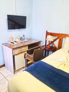 TV a/nebo společenská místnost v ubytování maya bnb + 28 fotografií