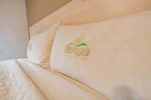 Postel nebo postele na pokoji v ubytování HOTEL VERANO