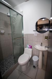 Koupelna v ubytování Mavil Apartment + 8 fotografií