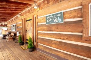Φωτογραφία από το άλμπουμ του 3 bed 2 bath Cabin Pet Friendly Hot Tub Sunriver Home σε Bend